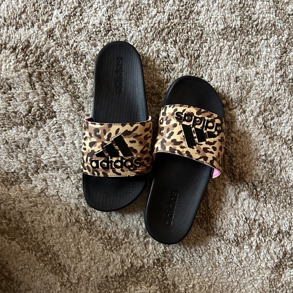 New Adidas animal print slides big girl 5, woman 7 - Picture 2 of 4